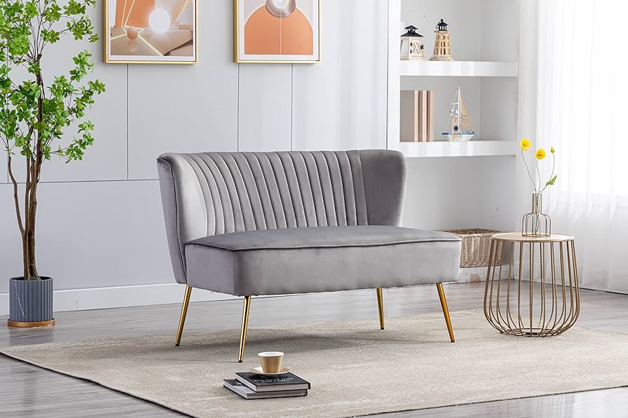 Streamlined comfort: The simple sofa choice